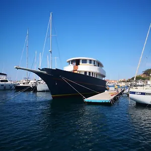 Botel Classic Yacht Yanika Yachting Watersport Ets Itálie